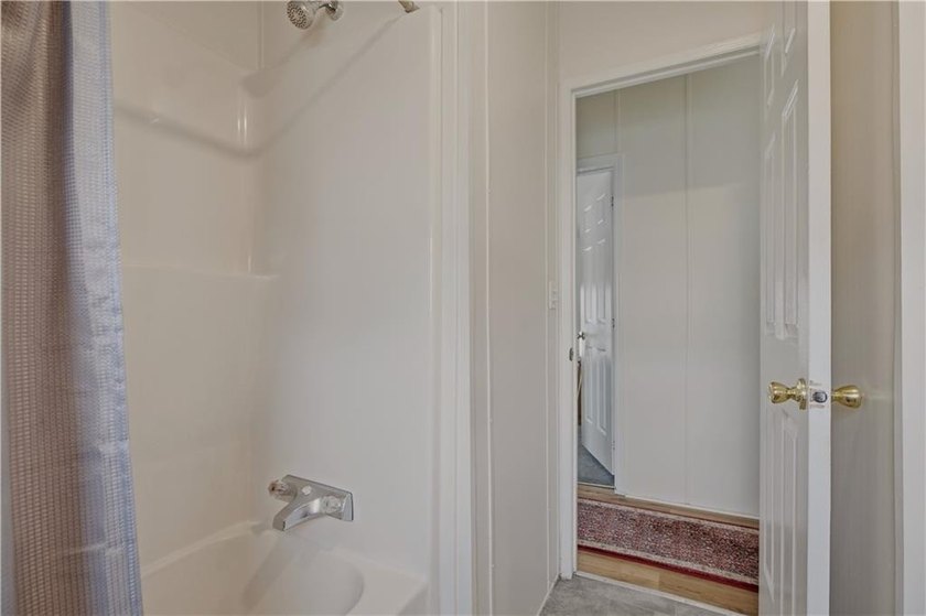 Welcome to this beautifully maintained 3-bedroom, 2-bath - photo 24