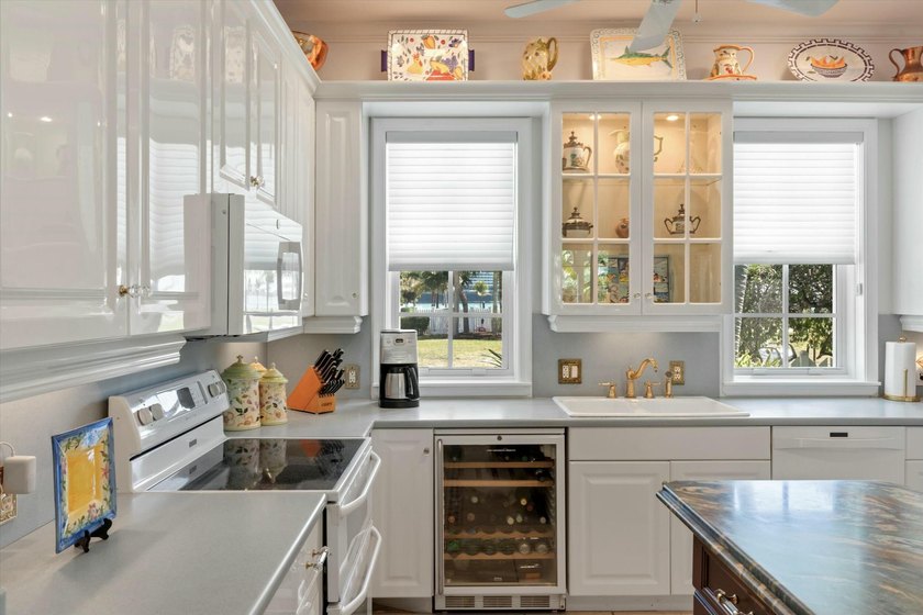 Surprising water views combined with maximum privacy are the - photo 25