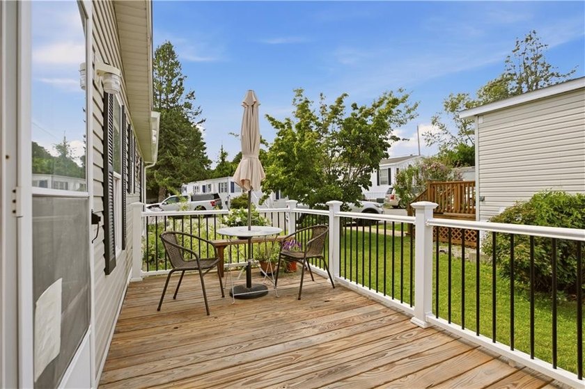Welcome to this beautifully maintained 3-bedroom, 2-bath - photo 25