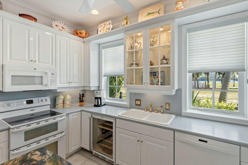 Surprising water views combined with maximum privacy are the - photo 27