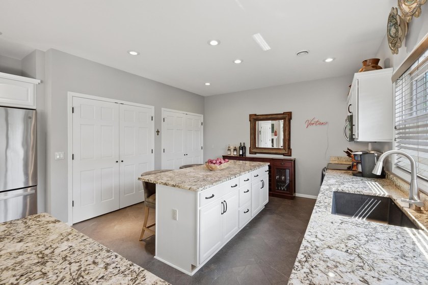 Showings begin 7/23. Opportunities like this don't come along - photo 19