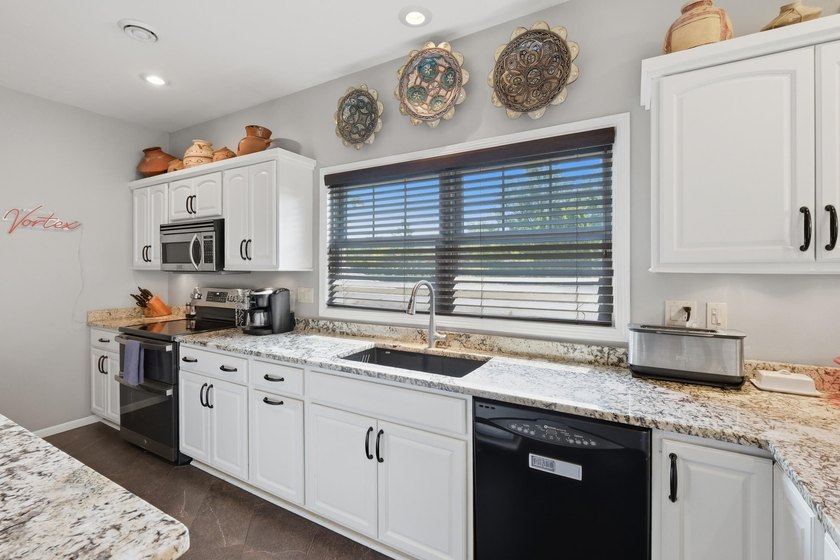 Showings begin 7/23. Opportunities like this don't come along - photo 26