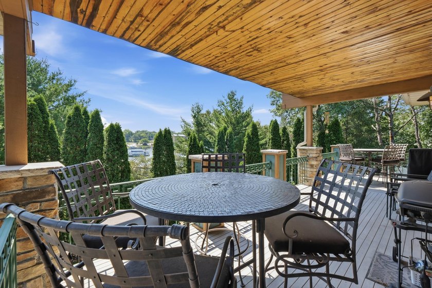 Showings begin 7/23. Opportunities like this don't come along - photo 42