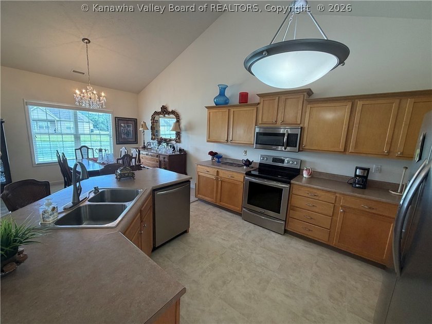 MAINTENANCE-FREE LIVING IN GATED COMMUNITY! THIS ONE-OWNER, ONE - photo 8
