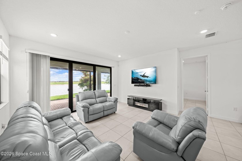 AMAZING price on this villa in the maintenance-free, luxury - photo 15