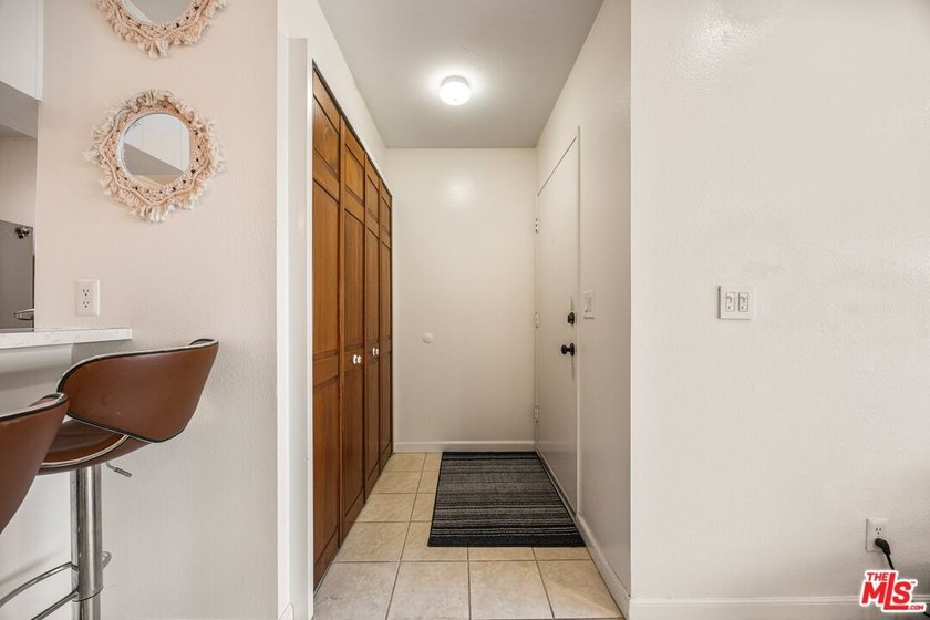 Spacious and well-located condo offering an exceptional - photo 22