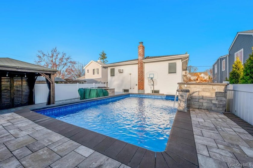 Welcome to 256 Division Street in Massapequa - a fully renovated - photo 2