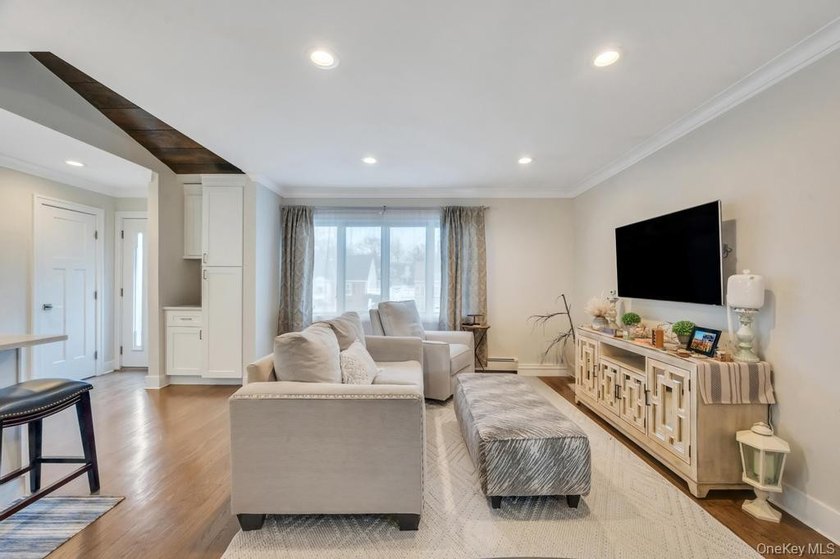 Welcome to 256 Division Street in Massapequa - a fully renovated - photo 8