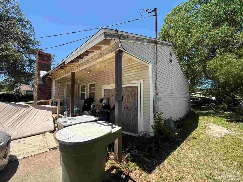 Opportunity knocks in Pensacola! This 3-bedroom, 1-bath home - photo 4
