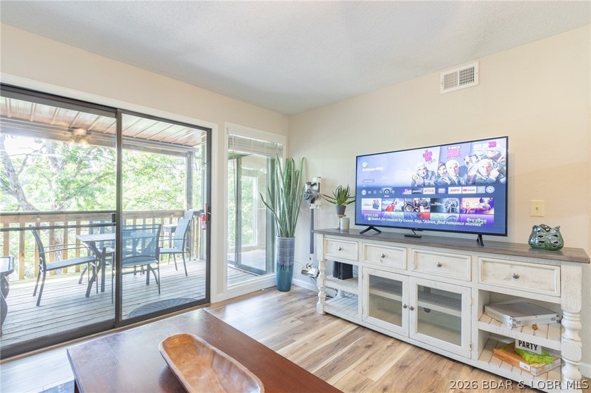 Ready to live the Lake Life? This fully renovated, move-in ready - photo 5