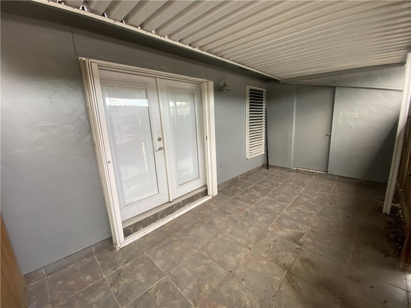 Unlock the potential of this amazing townhouse opportunity. A - photo 26