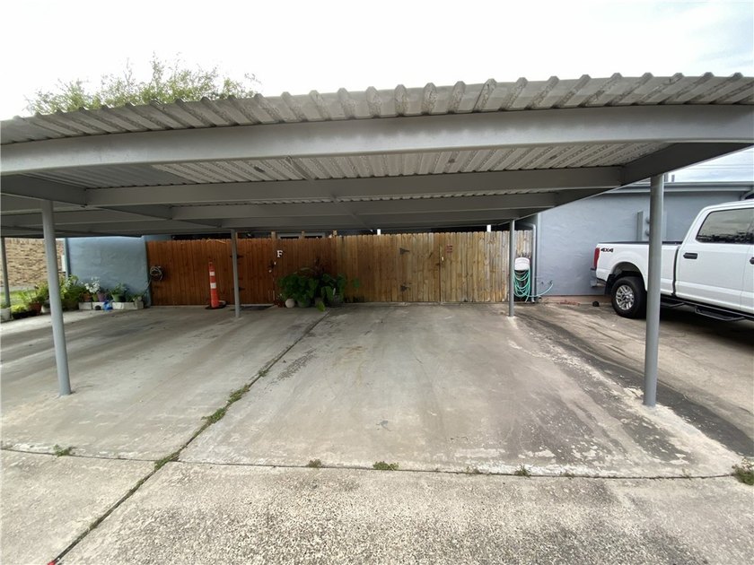 Unlock the potential of this amazing townhouse opportunity. A - photo 27