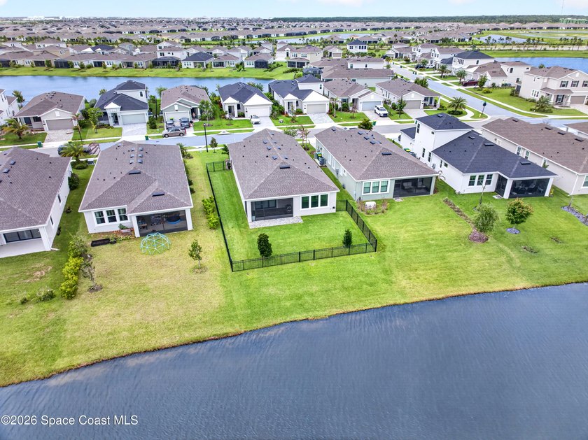 PANGEA PARK LAKEFRONT GEM IN WEST VIERA! Stunning 4-bedroom, 2 - photo 42