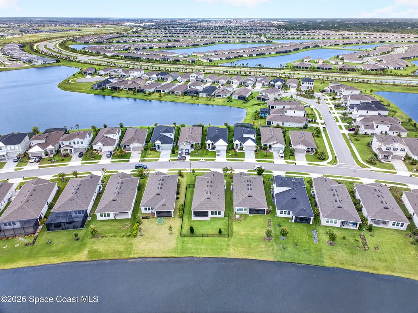 PANGEA PARK LAKEFRONT GEM IN WEST VIERA! Stunning 4-bedroom, 2 - photo 44
