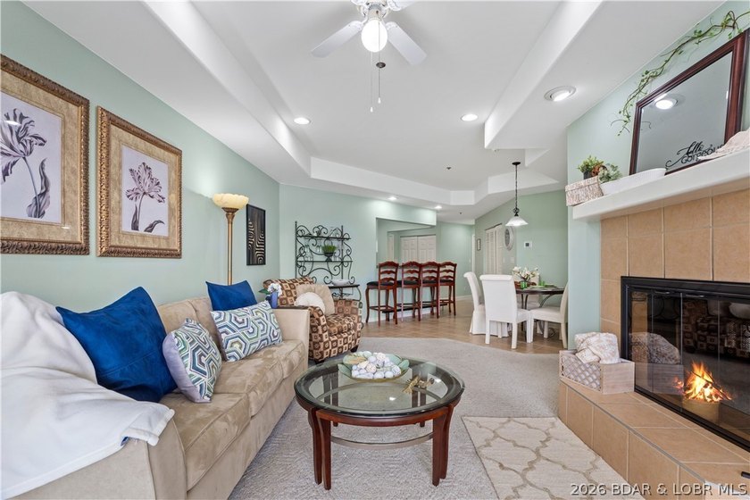 Enjoy easy lake living from this well-maintained, fully - photo 6