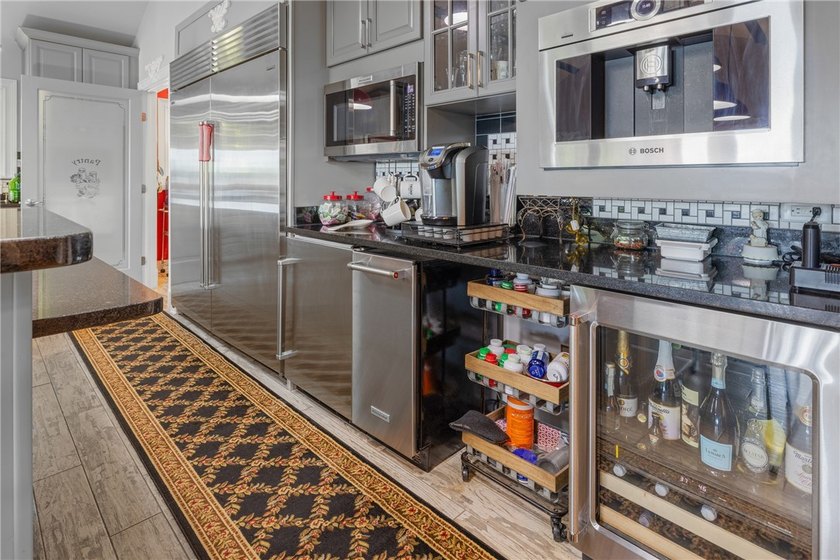 A rare and refined offering on Lake Keowee-this UNRESTRICTED 4BR - photo 17
