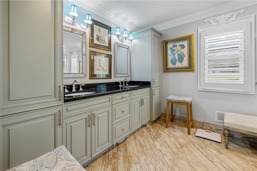 A rare and refined offering on Lake Keowee-this UNRESTRICTED 4BR - photo 26