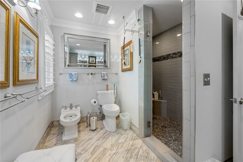 A rare and refined offering on Lake Keowee-this UNRESTRICTED 4BR - photo 27