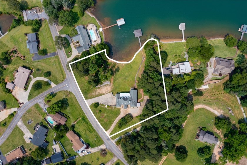 A rare and refined offering on Lake Keowee-this UNRESTRICTED 4BR - photo 49
