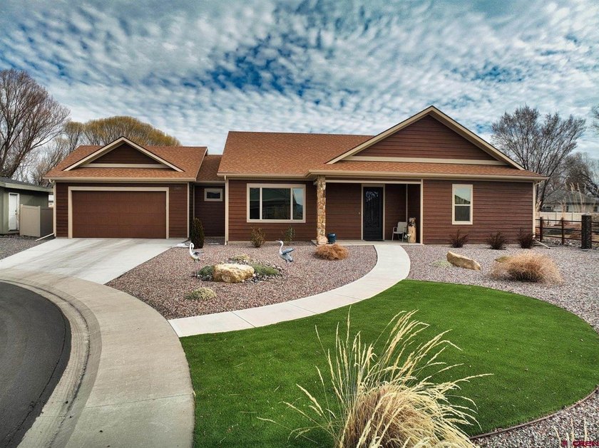 Welcome to 2601 Cirque Way, located in the highly desirable - photo 3