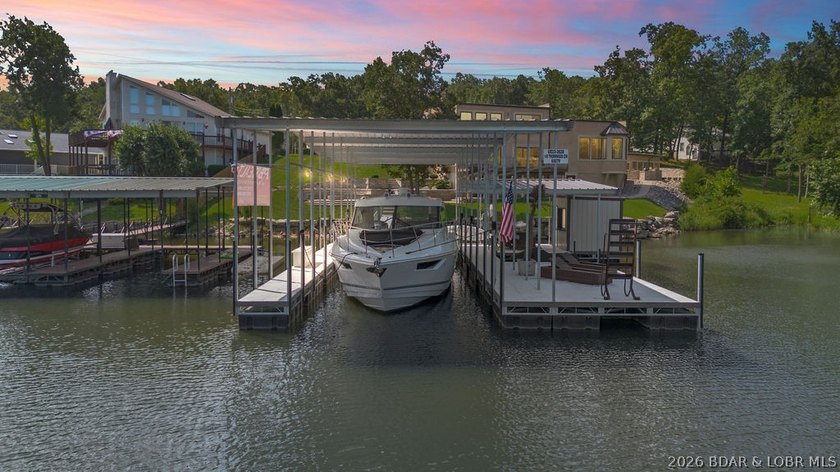 Luxury lakefront home located in a highly sought-after cove at - photo 7