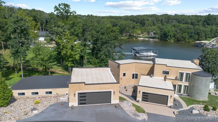 Luxury lakefront home located in a highly sought-after cove at - photo 10
