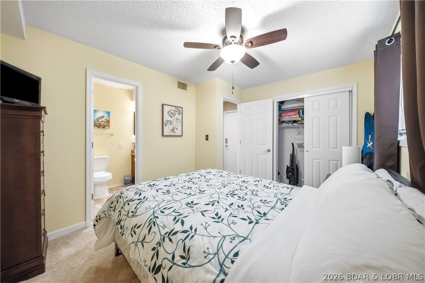 Fresh &amp; inviting 2BR/2BA waterfront condominium at the 21MM! - photo 20