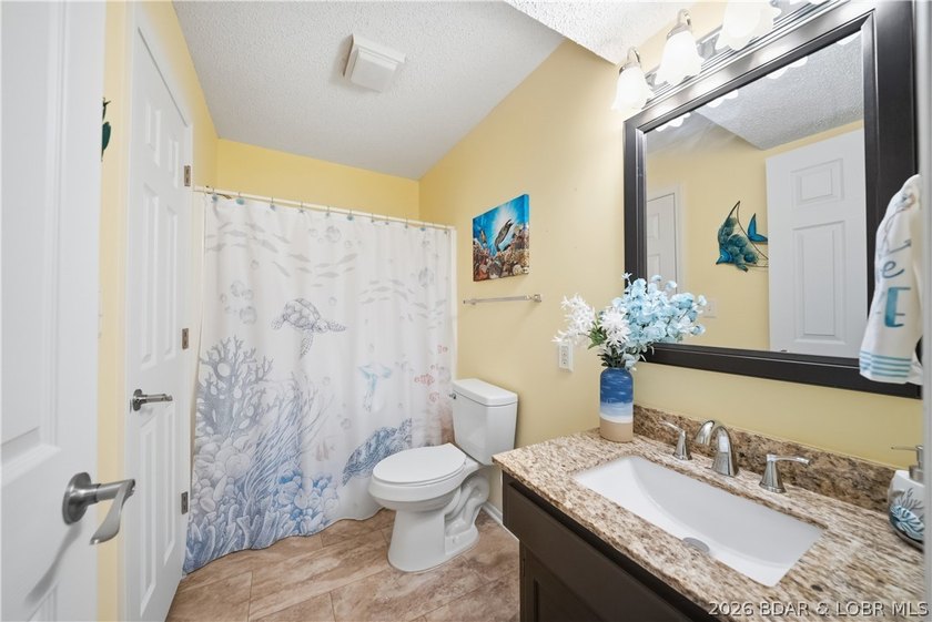 Fresh &amp; inviting 2BR/2BA waterfront condominium at the 21MM! - photo 23