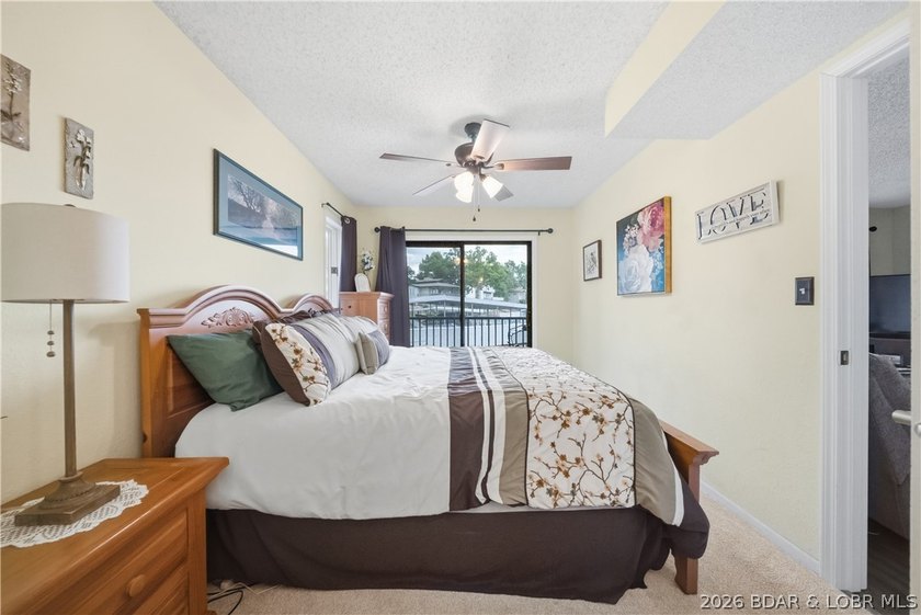 Fresh &amp; inviting 2BR/2BA waterfront condominium at the 21MM! - photo 25