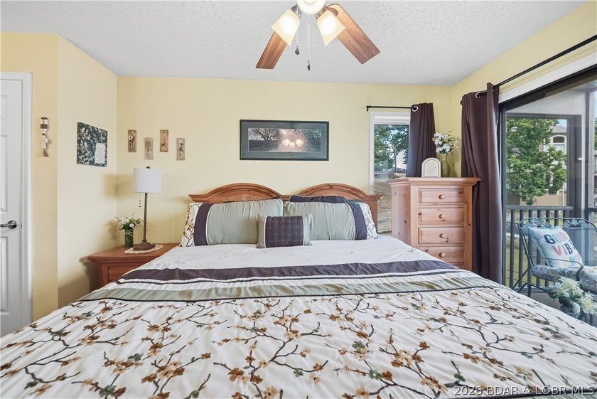 Fresh &amp; inviting 2BR/2BA waterfront condominium at the 21MM! - photo 26