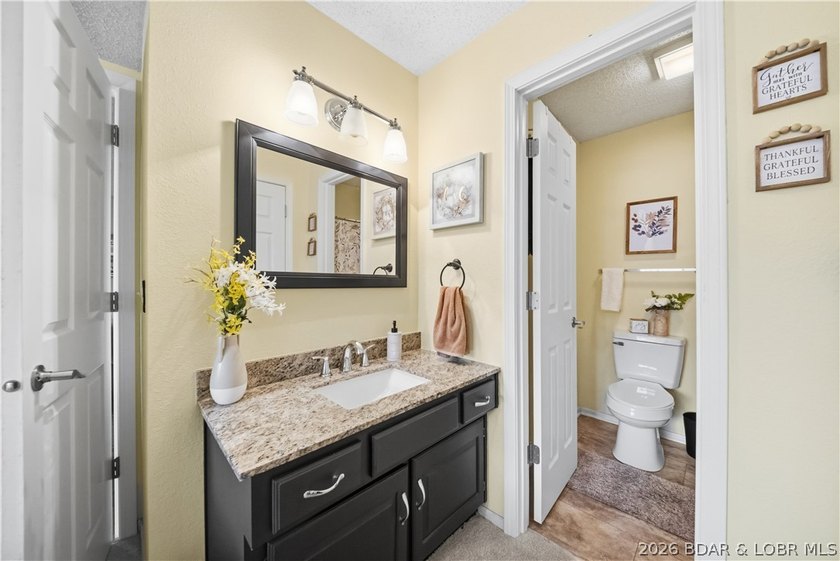 Fresh &amp; inviting 2BR/2BA waterfront condominium at the 21MM! - photo 27