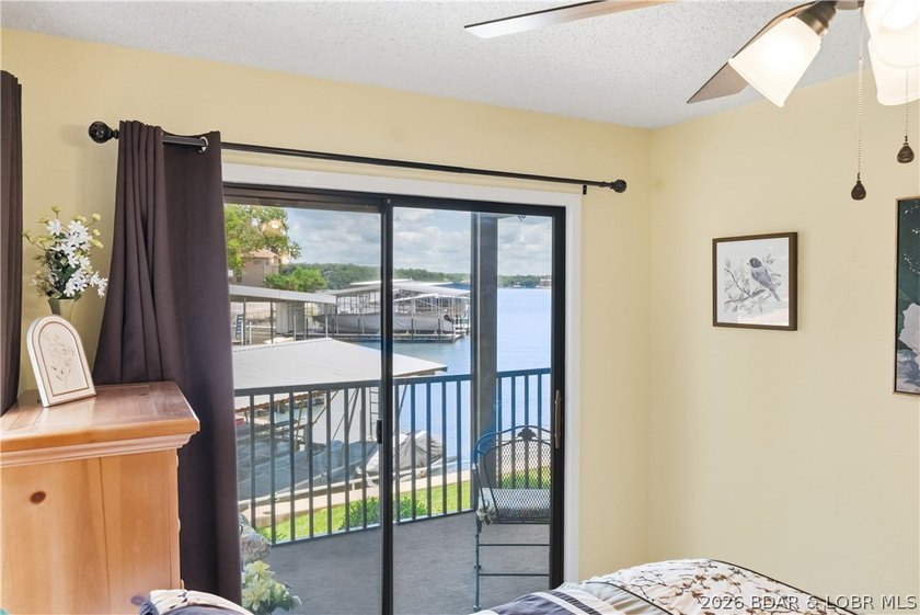 Fresh &amp; inviting 2BR/2BA waterfront condominium at the 21MM! - photo 31