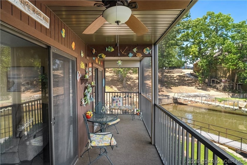Fresh &amp; inviting 2BR/2BA waterfront condominium at the 21MM! - photo 32