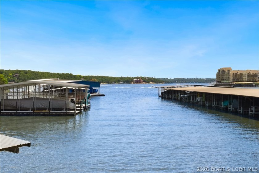 Fresh &amp; inviting 2BR/2BA waterfront condominium at the 21MM! - photo 34