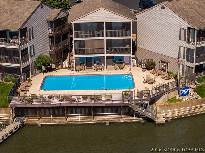 Fresh &amp; inviting 2BR/2BA waterfront condominium at the 21MM! - photo 37