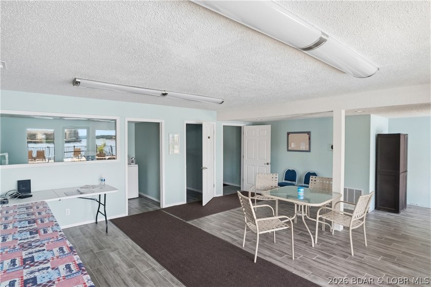 Fresh &amp; inviting 2BR/2BA waterfront condominium at the 21MM! - photo 39