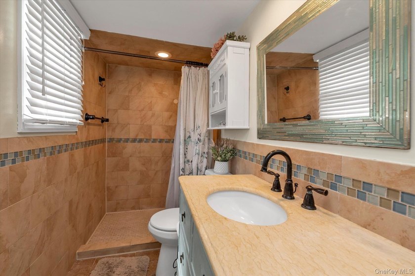 Welcome to 27 Edwin Court. A charming bungalow set on a rare - photo 9