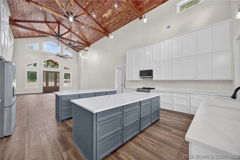 NEW CONSTRUCTION at the 63 MM in Emerald Hills gated community - photo 12