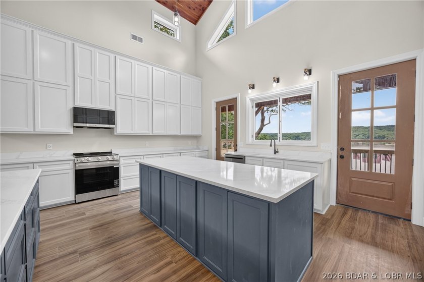 NEW CONSTRUCTION at the 63 MM in Emerald Hills gated community - photo 14