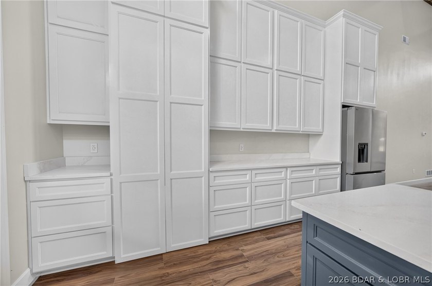 NEW CONSTRUCTION at the 63 MM in Emerald Hills gated community - photo 16
