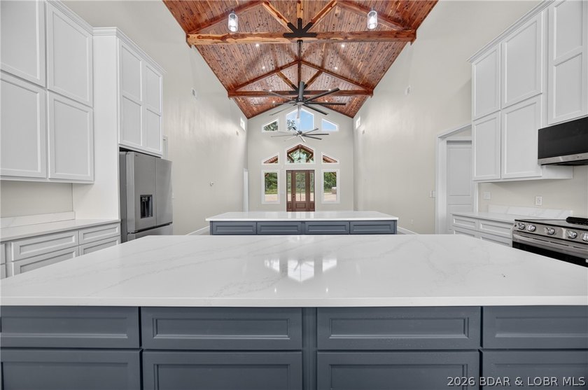 NEW CONSTRUCTION at the 63 MM in Emerald Hills gated community - photo 18