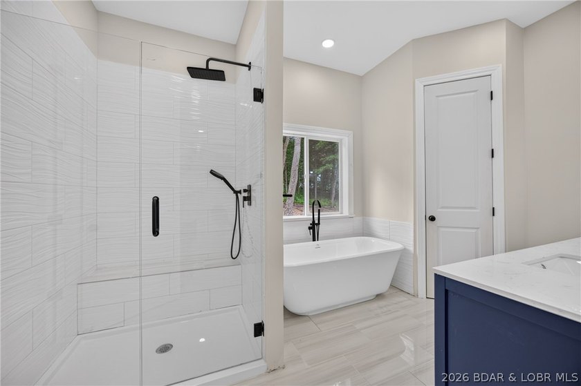 NEW CONSTRUCTION at the 63 MM in Emerald Hills gated community - photo 23