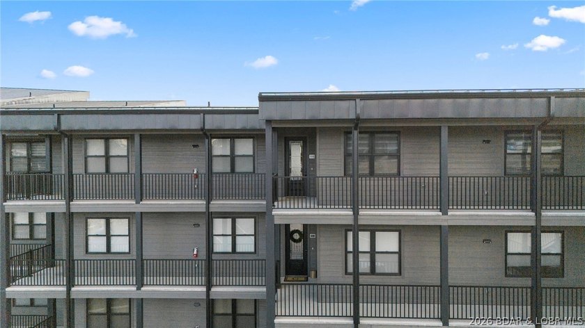 UPSCALE LAKEFRONT CONDO! Discover style with this 2023-built - photo 2
