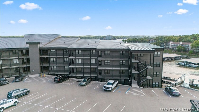 UPSCALE LAKEFRONT CONDO! Discover style with this 2023-built - photo 3
