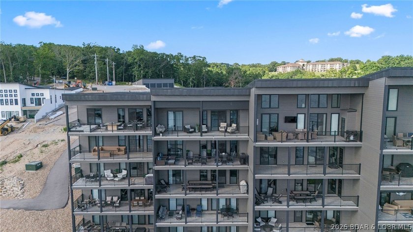UPSCALE LAKEFRONT CONDO! Discover style with this 2023-built - photo 5