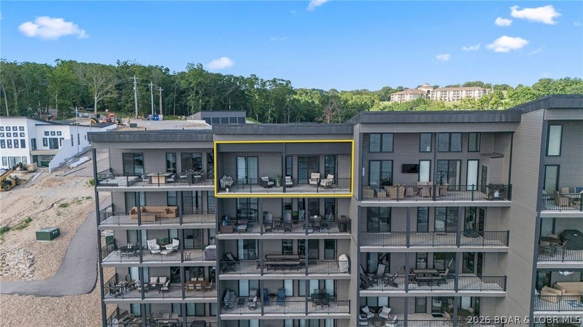 UPSCALE LAKEFRONT CONDO! Discover style with this 2023-built - photo 6