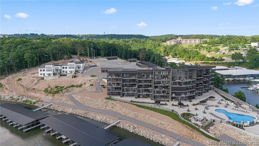 UPSCALE LAKEFRONT CONDO! Discover style with this 2023-built - photo 7