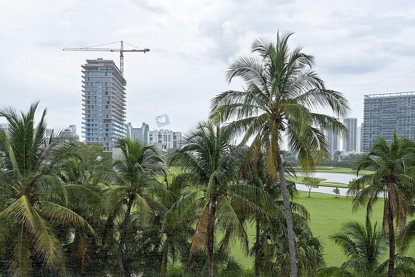 Beautifully renovated 2/2 in the heart of Hallandale Beach, just - photo 17