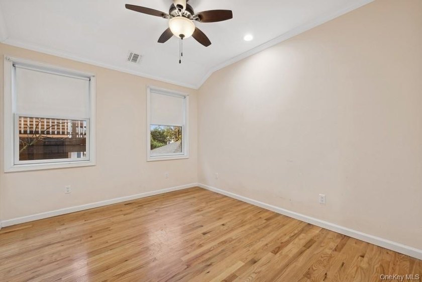 Welcome Home! To this Contemporary raised house has 3 bedrooms/2 - photo 7