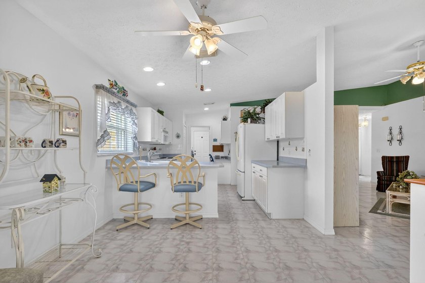 Enjoy stunning long lake views from sunrise to sunset in this - photo 20